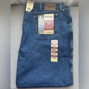 Wrangler Rugged Wear Blue Jeans
Mens 48x30 Relaxed Fit Over Boot Big & Tall NWT